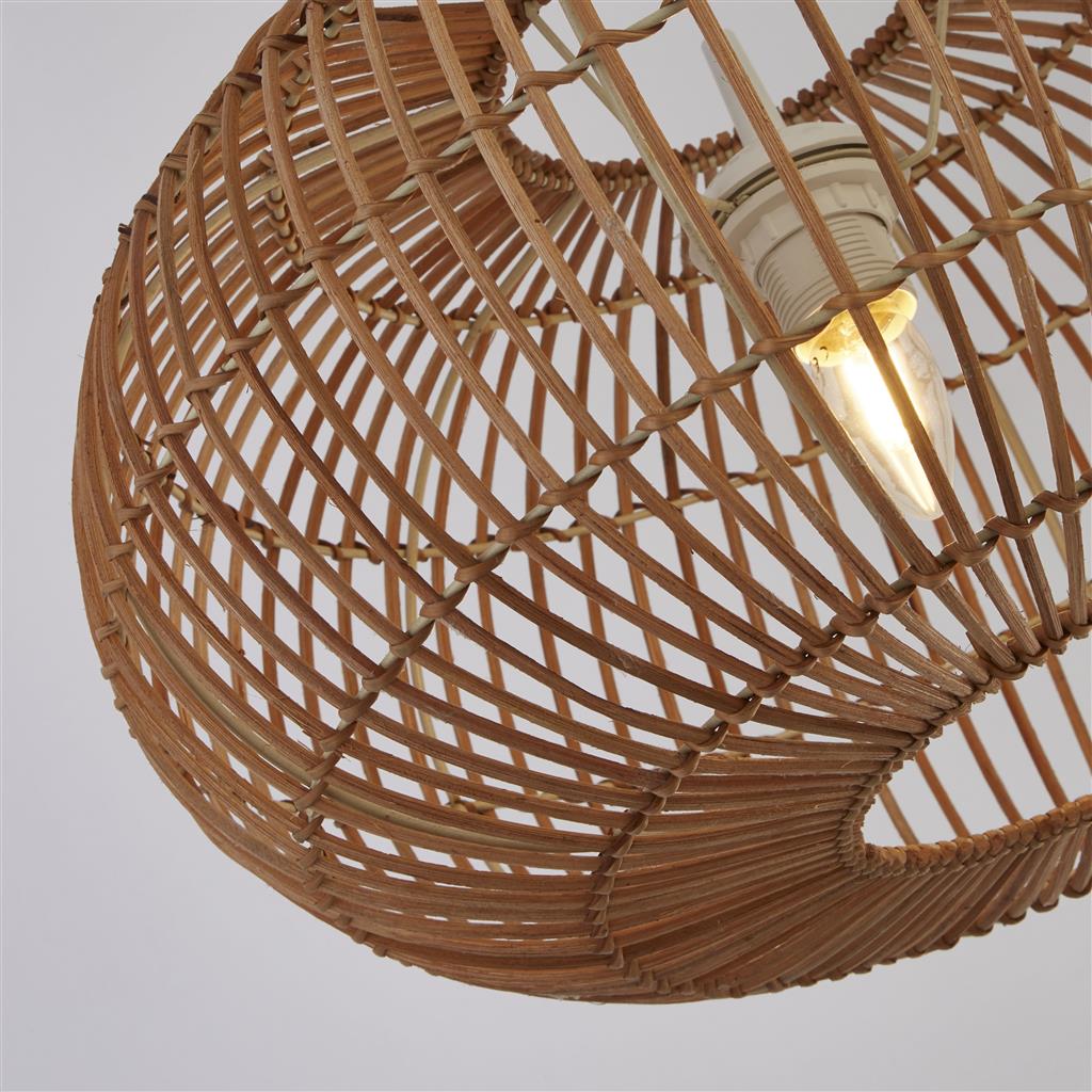 Bali Ø48 Nature suspension De Searchlight - L'abat-jour en bambou avec suspension et support de lampe noirs contrastés crée un effet d'éclairage simple mais efficace et ajoute une atmosphère douce à l'intérieur.