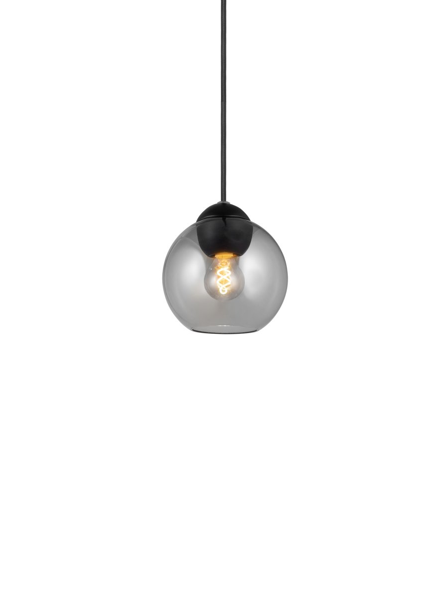 Bubbles Ø14 Couleur fumée suspension De Halo Design - Le verre fumé ajoute de l'élégance et, lorsqu'il est allumé, assure une agréable répartition de la lumière dans la pièce.