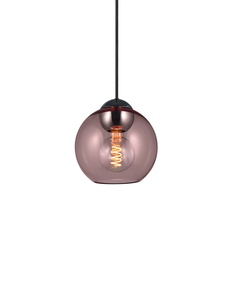 Bubbles Ø18 Rose suspension De Halo Design - Le verre rose associé aux détails chromés ajoute de l'élégance et, une fois allumé, assure une belle répartition de la lumière dans la pièce.