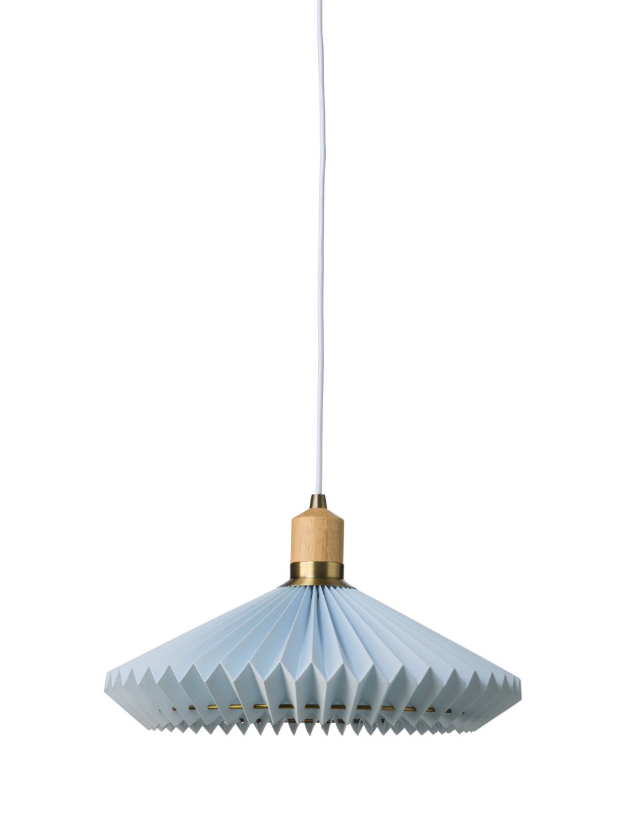  Paris Ø40 bleu clair suspension De Halo Design - Les détails en bois et en laiton vieilli créent un contraste chaleureux et soulignent son design intemporel.