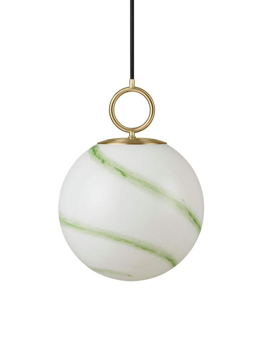 Stockholm Ø25 Vert suspension De Halo Design - Le plafonnier Stockholm est une source de lumi&egrave;re &eacute;l&eacute;gante et sophistiqu&eacute;e qui portera votre int&eacute;rieur &agrave; un nouveau niveau.