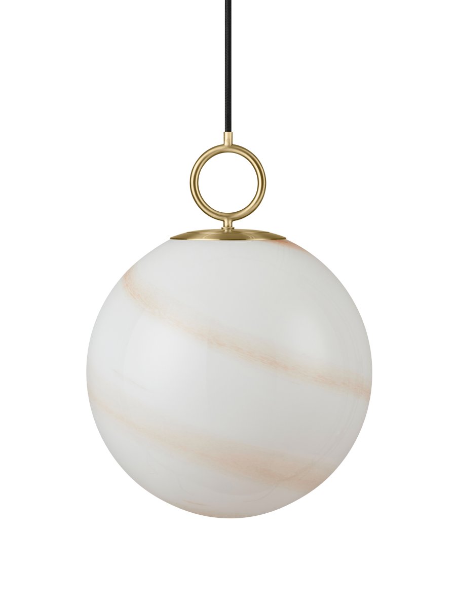 Stockholm Ø30 Brun suspension De Halo Design - Le plafonnier Stockholm est une source de lumière élégante et sophistiquée qui portera votre intérieur à un nouveau niveau.
