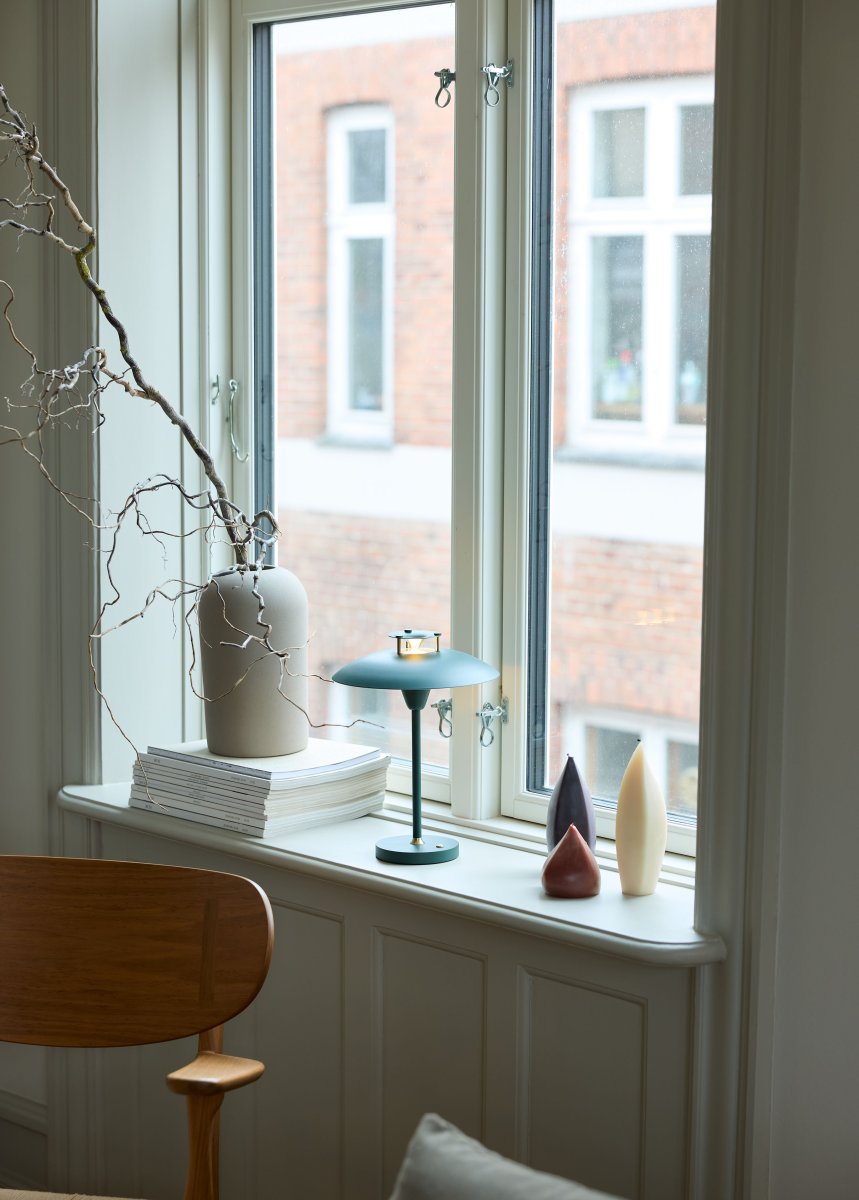 Stepp One-Two -Three 30cm Vert foncé portable De Halo Design - La lampe a un indice de protection IP45 et est donc protégée contre l'humidité et la poussière.