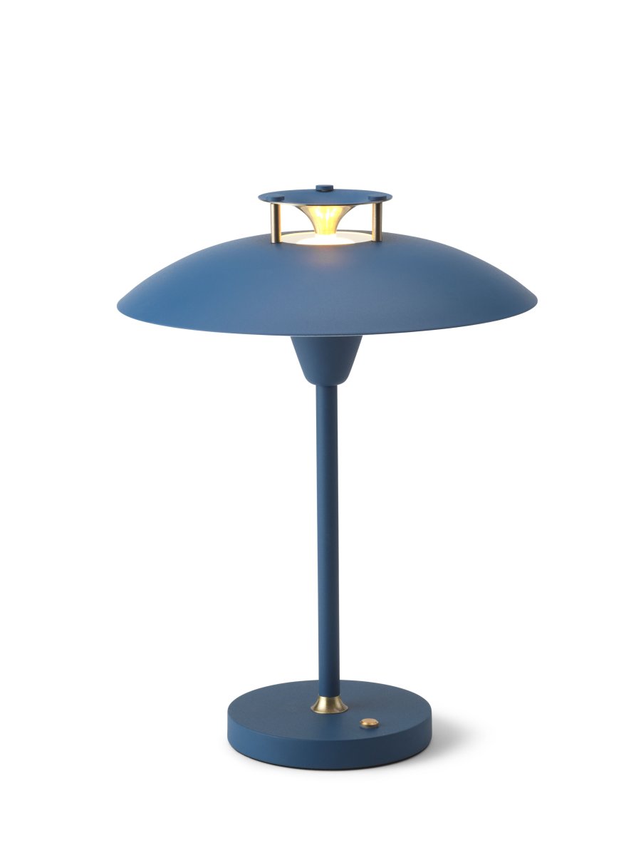 Stepp One-Two -Three 30cm Bleu foncé portable De Halo Design - La lampe a un indice de protection IP45 et est donc protégée contre l'humidité et la poussière.