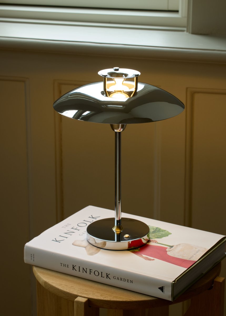 Stepp One-Two -Three 30cm Chrome portable De Halo Design - La lampe a un indice de protection IP45 et est donc protégée contre l'humidité et la poussière.