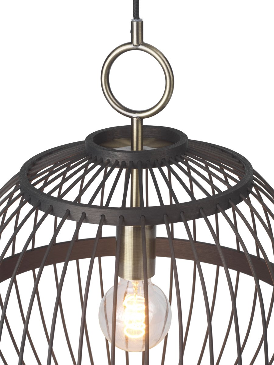 Stockholm Nordic Ø30 Noir suspension De Halo Design - Le plafonnier Stockholm est une solution d'éclairage élégante et unique qui combine des matériaux naturels avec un design moderne.