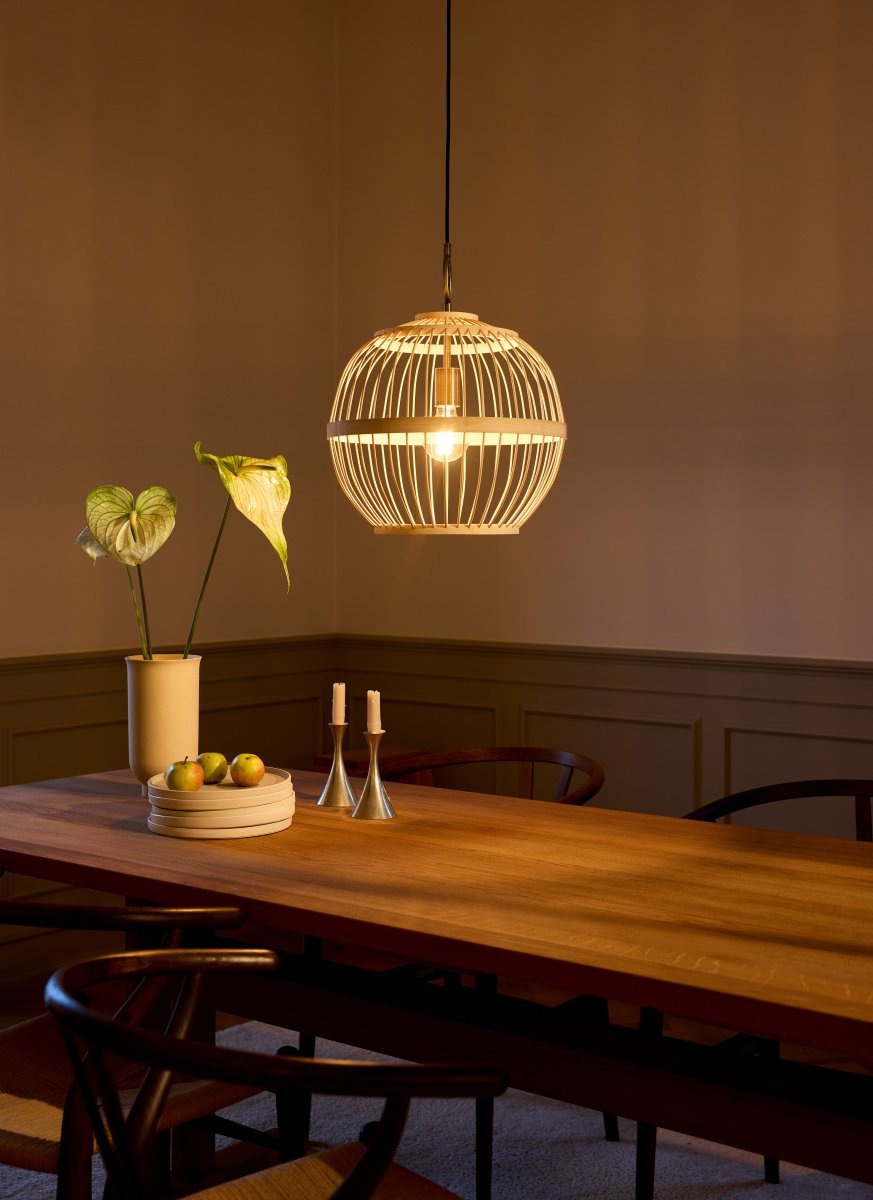 Stockholm Nordic Ø40 Nature suspension De Halo Design - Le plafonnier Stockholm est une solution d'éclairage élégante et unique qui combine des matériaux naturels avec un design moderne.
