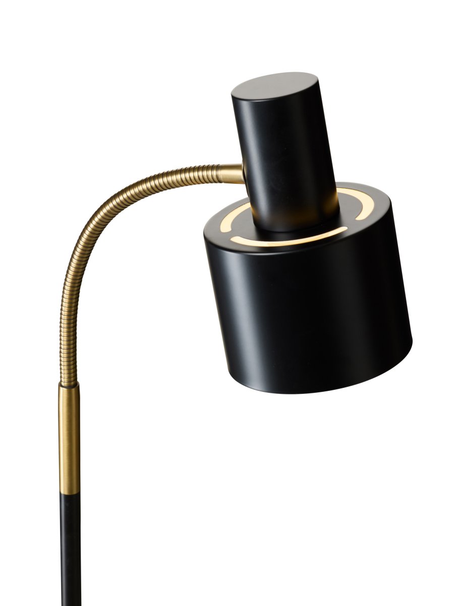 Vogue Noir lampadaire De Halo Design - Le lampadaire est fourni avec un câble en plastique noir de 1,8 m, un interrupteur et une prise.