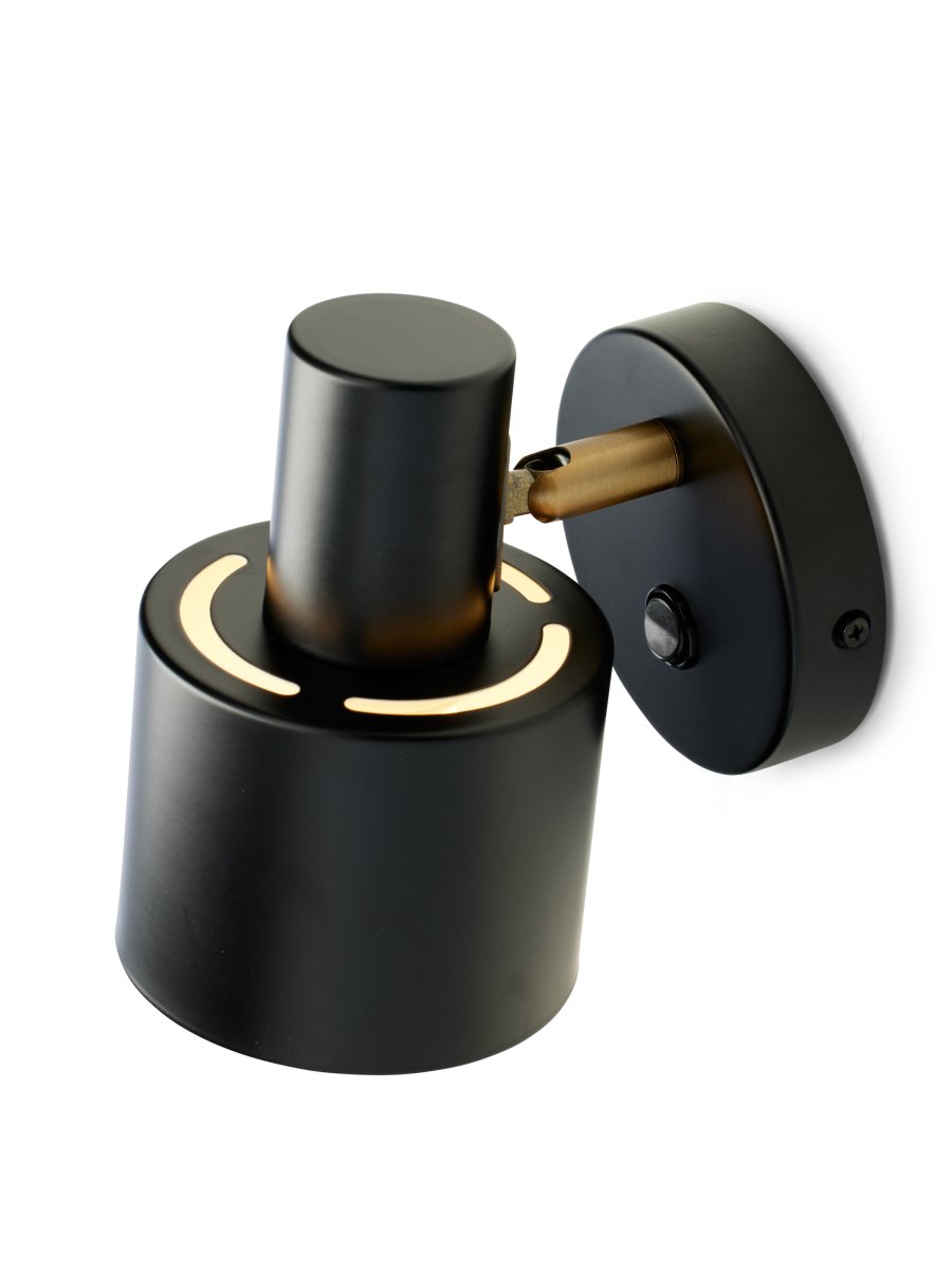 Vogue Noir lampe de lecture De Halo Design - Vogue est le choix élégant pour tous ceux qui recherchent une lampe qui met en valeur l'intérieur et remplit une fonction pratique.