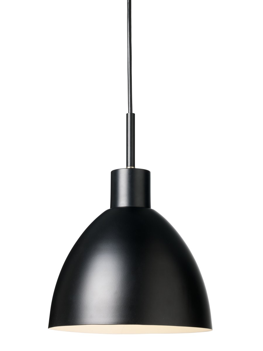 Rock Ø20 Noir suspension De Halo Design - Avec son design simple et intemporel, Rock est id&eacute;al pour la table de la cuisine, la salle &agrave; manger ou le plan de travail, o&ugrave; il fournit une lumi&egrave;re directe et agr&eacute;able.