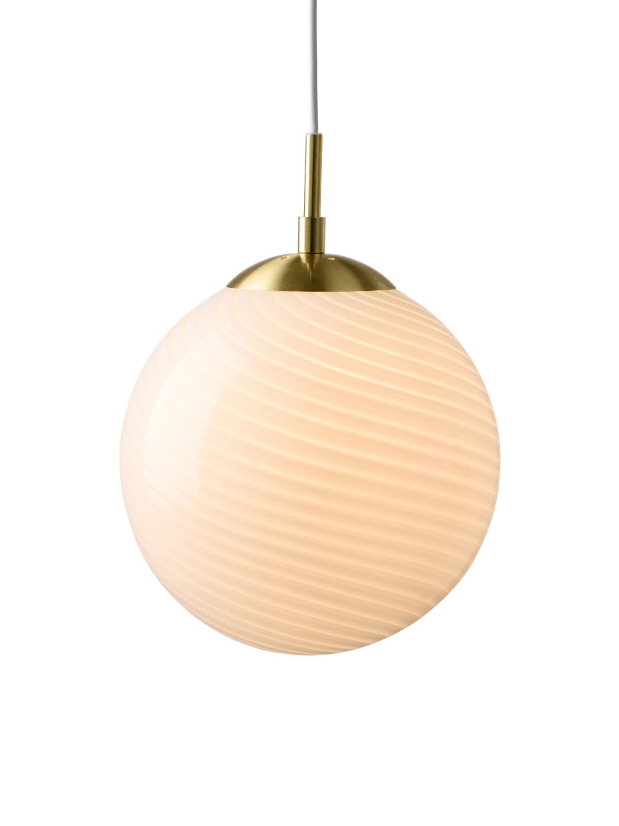  Candy Ball Ø25 Blanc suspension De Halo Design - Son abat-jour rond en verre opale soufflé à la bouche arbore un motif tourbillonnant décoratif qui lui confère un caractère unique.