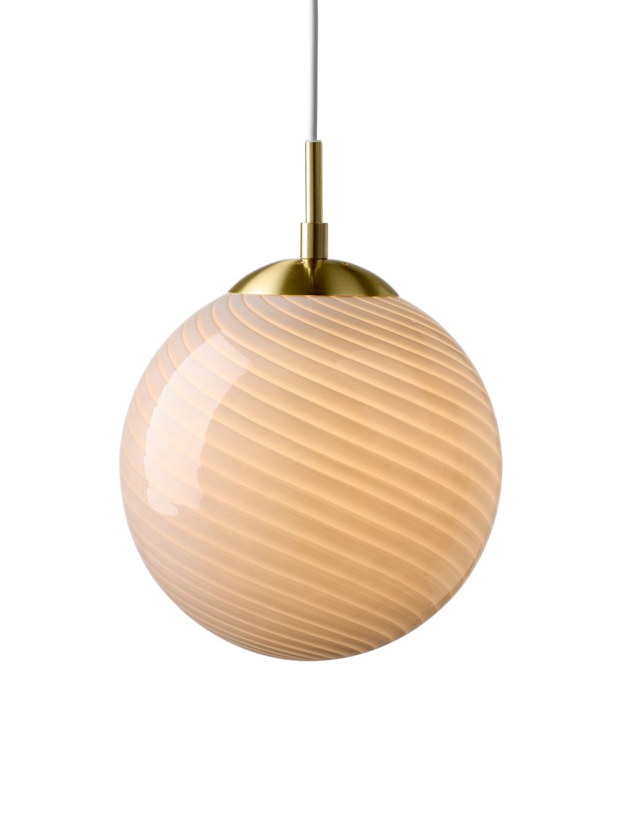 Candy Ball Ø25 Gris suspension De Halo Design - Son abat-jour rond en verre gris soufflé à la bouche présente un motif tourbillonnant décoratif qui lui confère un caractère unique.