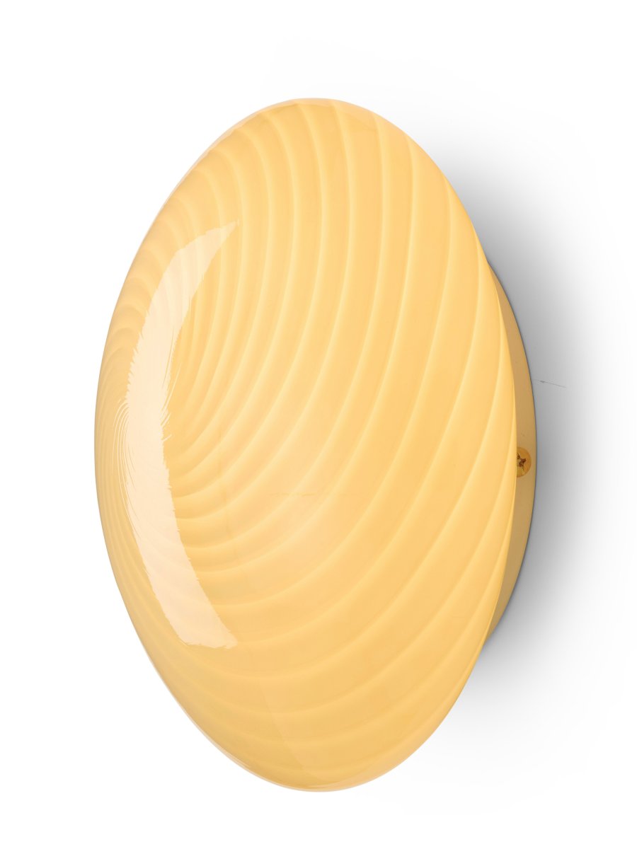 Candy Ø30 Blanc crémeux plafonnier De Halo Design - Candy est un plafonnier élégant qui allie un savoir-faire exceptionnel à un design moderne.