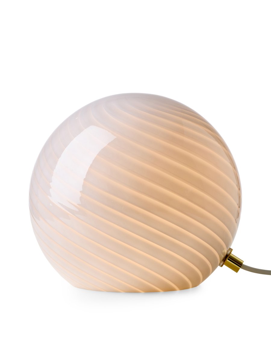  Candy 20cm Gris lampe de table De Halo Design - Grâce à sa forme compacte et son design élégant, Candy trouve parfaitement sa place sur une table d'appoint, un rebord de fenêtre, une étagère ou une table de chevet.