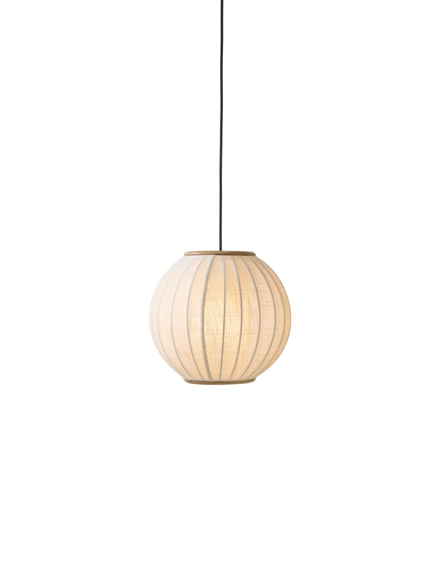 Balloon Ø30 Blanc crémeux suspension De Halo Design - Balloon s'intègre parfaitement au-dessus d'une table à manger, dans un salon ou une chambre.