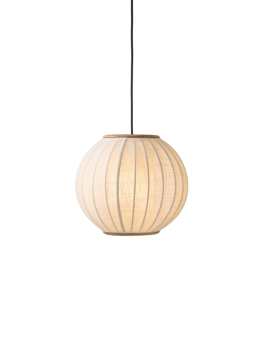 Balloon Ø40 Blanc crémeux suspension De Halo Design - Balloon s'intègre parfaitement au-dessus d'une table à manger, dans un salon ou une chambre.