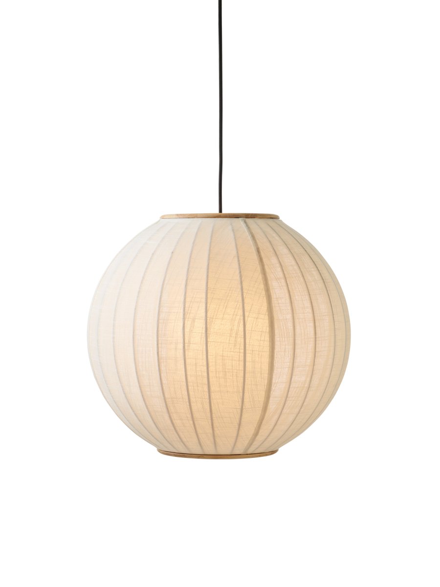 Balloon Ø50 Blanc crémeux suspension De Halo Design - Balloon s'intègre parfaitement au-dessus d'une table à manger, dans un salon ou une chambre.