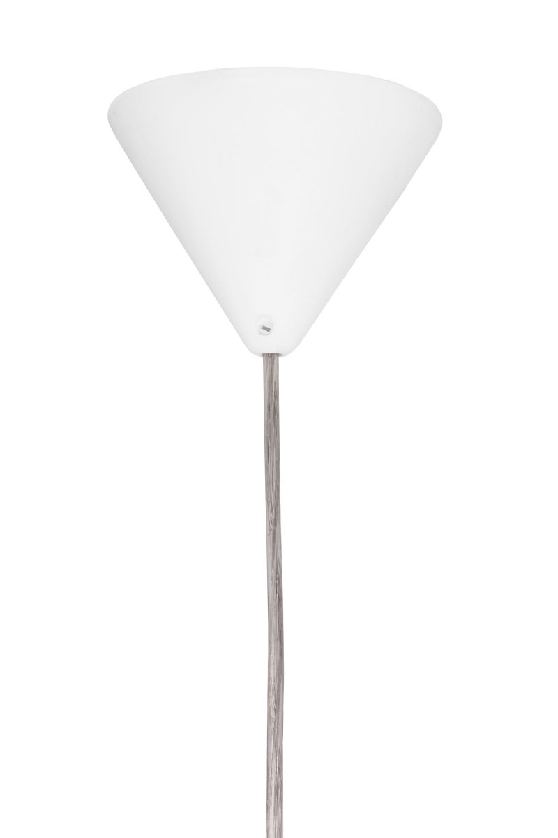 Matisse Ø60 Blanc suspension De Globen Lighting - La lampe est dotée d'un abat-jour en textile blanc plissé et est décorée d'un dessus plissé assorti en métal couleur laiton.