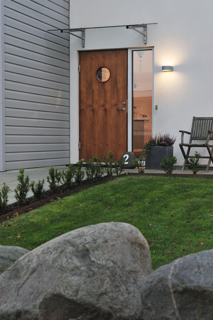 Teramo Gris lampe d’extérieur De Konstsmide - Fabriquée à partir de matériaux de haute qualité pour une durabilité à long terme, cette lampe est à la fois fonctionnelle et élégante : un excellent choix pour améliorer votre espace extérieur !