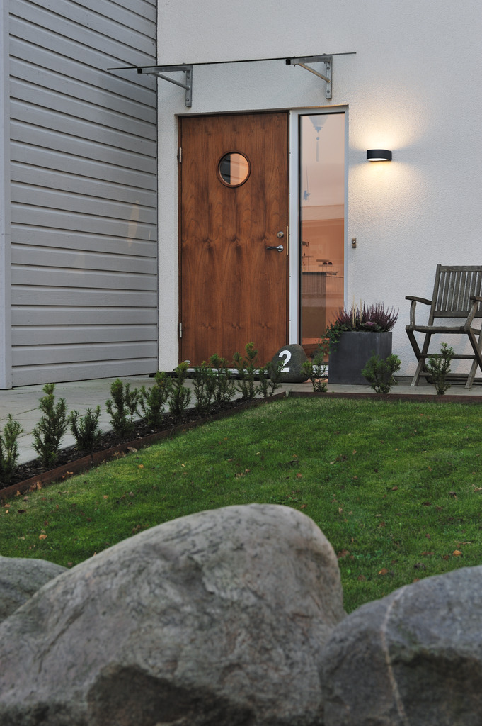 Teramo Noir lampe d’extérieur De Konstsmide - Fabriqu&eacute;e &agrave; partir de mat&eacute;riaux de haute qualit&eacute; pour une durabilit&eacute; &agrave; long terme, cette lampe est &agrave; la fois fonctionnelle et &eacute;l&eacute;gante&nbsp;: un excellent choix pour am&eacute;liorer votre espace ext&eacute;rieur&nbsp;!