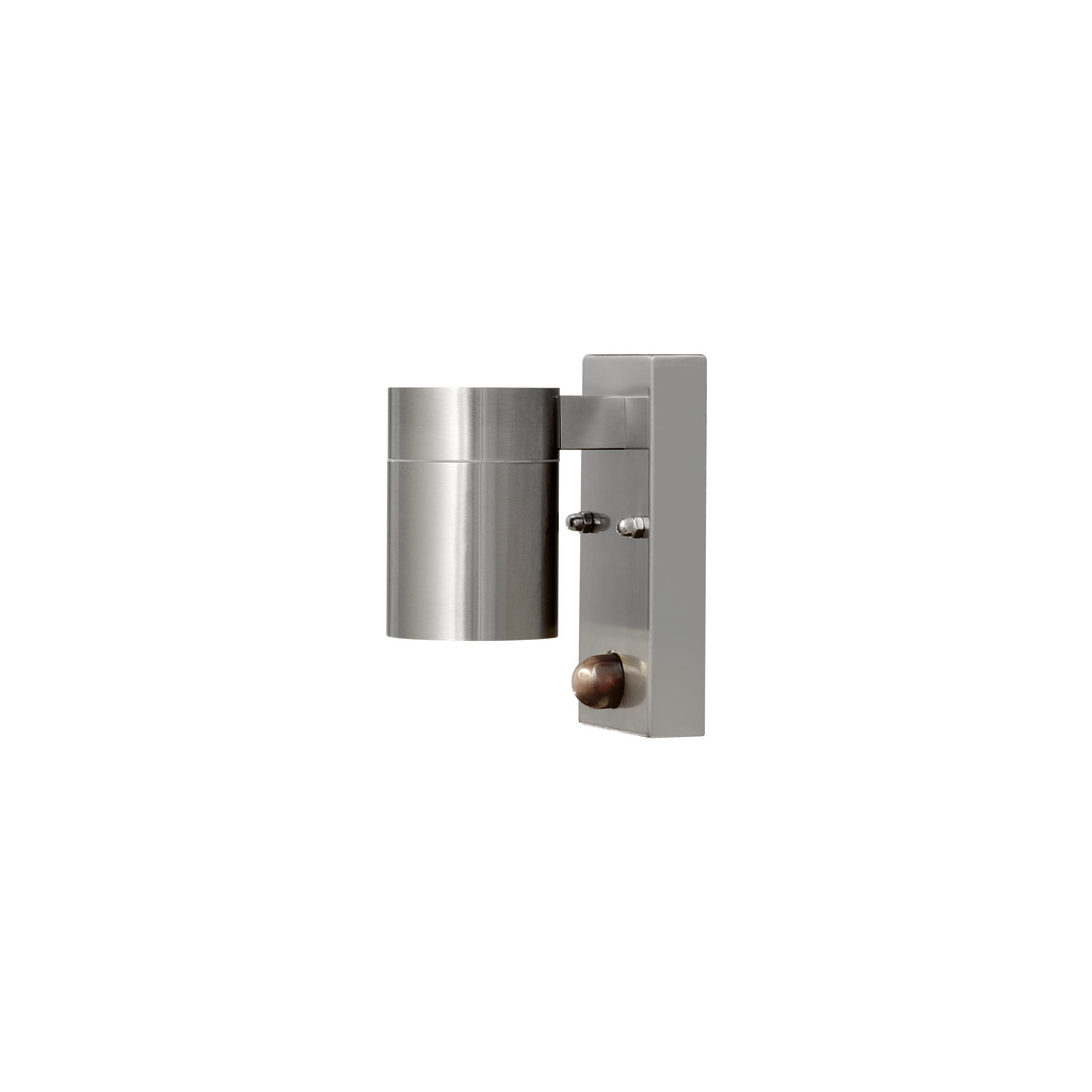 Modena Argent lampe d’extérieur De Konstsmide - Le design élégant et moderne de la lampe s'intègre dans n'importe quelle façade et s'allume automatiquement lorsqu'elle détecte un mouvement, offrant une sécurité supplémentaire dans les entrées et les allées.