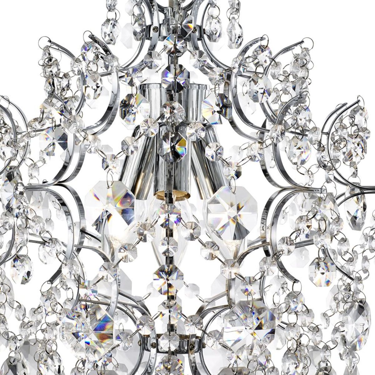 Harrietta Ø40 Chrome cristal De Searchlight - Le lustre complexe est rempli de détails décoratifs en cristal clair, qui pendent de petites spirales de couleur chrome et complètent les trois sources lumineuses centrales.