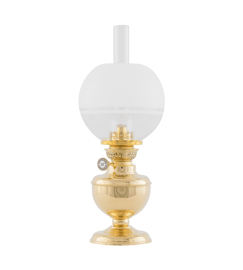  Aspö 70 Laiton De Karlskrona lampfabrik - Une petite lampe &agrave; p&eacute;trole classique avec un bo&icirc;tier en laiton, particuli&egrave;rement adapt&eacute;e aux ambiances maritimes.