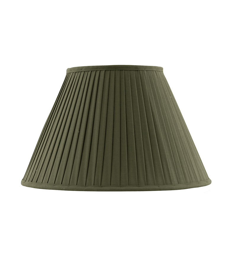 Fabric Lamp Shade 300 Vert forêt De Karlskrona lampfabrik - Douille filetée ou dans la virole en laiton fournie avec nos lampes de table et de sol.
