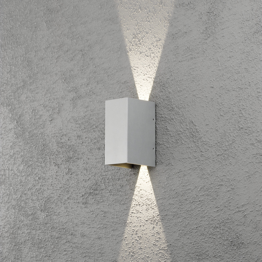 Cremona Gris lampe d’extérieur De Konstsmide - Grâce à des matériaux durables et de haute qualité, cette lampe est à la fois belle et résistante aux intempéries – un investissement idéal dans un style et une fonctionnalité durables.