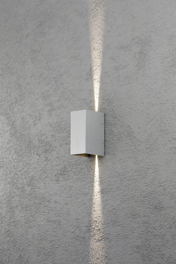 Cremona Gris lampe d’extérieur De Konstsmide - Grâce à des matériaux durables et de haute qualité, cette lampe est à la fois belle et résistante aux intempéries – un investissement idéal dans un style et une fonctionnalité durables.
