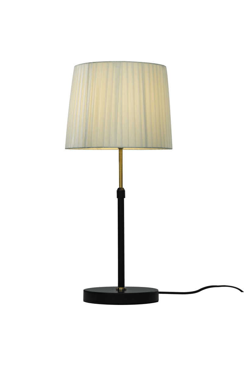  Ezai 55cm Noir/laiton lampe de table De Aneta Lighting - Dot&eacute;e d'une base en m&eacute;tal noir et laiton mat et d'un abat-jour en tissu beige, Ezai diffuse une lumi&egrave;re douce et s'int&egrave;gre parfaitement &agrave; une fen&ecirc;tre ou &agrave; c&ocirc;t&eacute; d'un lit.
