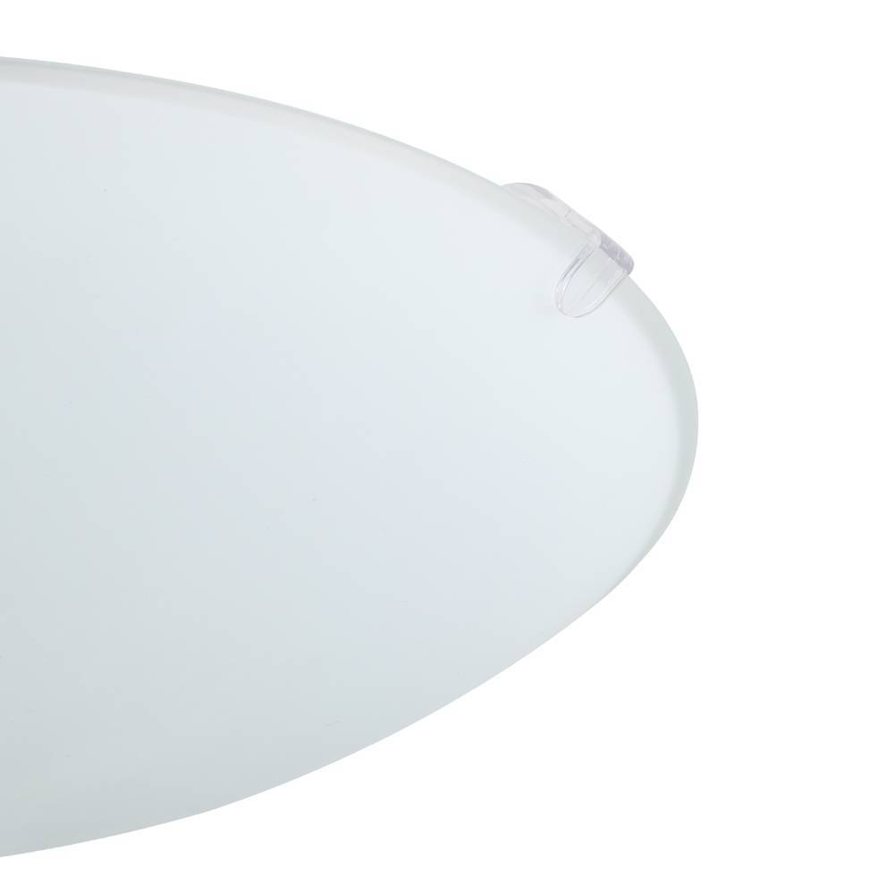 Mars Ø25 Blanc plafonnier De Eglo - Avec sa surface en verre lisse et dépoli, il émet une lumière douce et uniforme, ce qui le rend idéal pour les pièces où une atmosphère calme et détendue est souhaitée.
