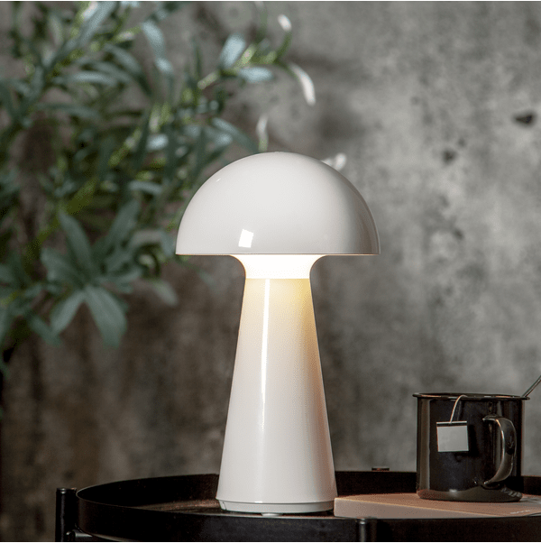 Mushroom 28cm Blanc portable De Star Trading - Durée de combustion environ 5 heures à 100%, la charge complète de la lampe (à l'intérieur) prend 5 à 6 heures.