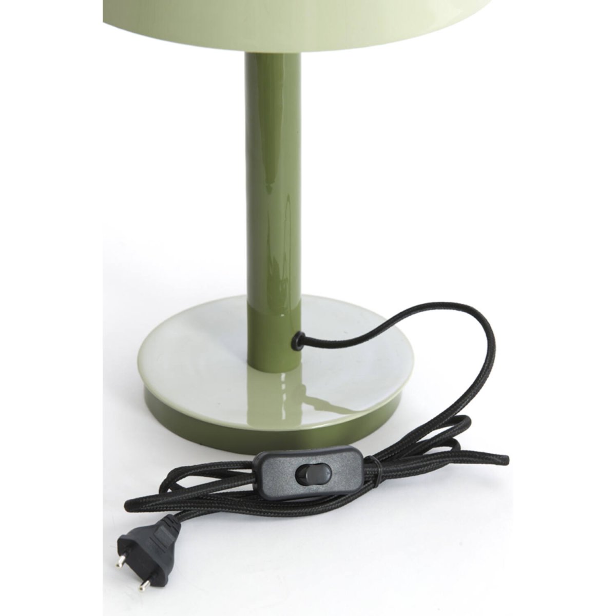Marivet 37cm Vert lampe de table De Light & Living - Sa forme minimaliste et sa finition brillante lui conf&egrave;rent une allure moderne et &eacute;l&eacute;gante, en faisant un v&eacute;ritable atout d&eacute;coratif dans un salon, sur un bureau ou une table de chevet.
