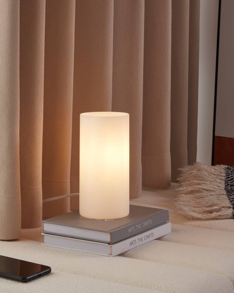 Geo 20cm Blanc lampe de table De Eglo - Le verre dépoli contribue à la diffusion de la lumière.