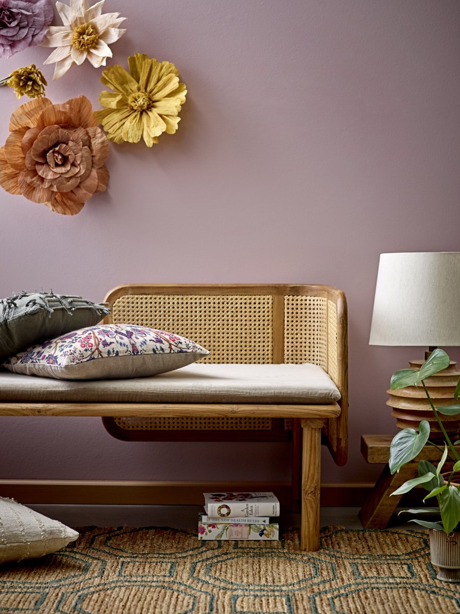 Svale 54cm Bois lampe de table De Bloomingville - Fabriqu&eacute;e en manguier massif, ses courbes naturelles cr&eacute;ent une expression vibrante et organique, faisant de chaque lampe une pi&egrave;ce de d&eacute;coration unique.