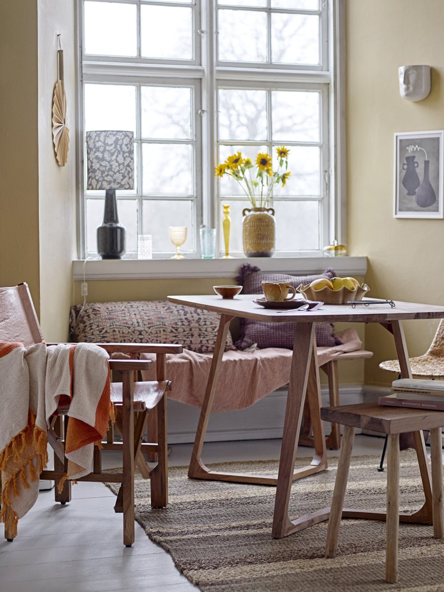 Olefine 62cm Vert lampe de table De Bloomingville - La lampe de table Olefine de Bloomingville est une jolie lampe d&eacute;corative en gr&egrave;s &eacute;maill&eacute; r&eacute;actif, d&eacute;clin&eacute;e dans un abat-jour vert tendre.