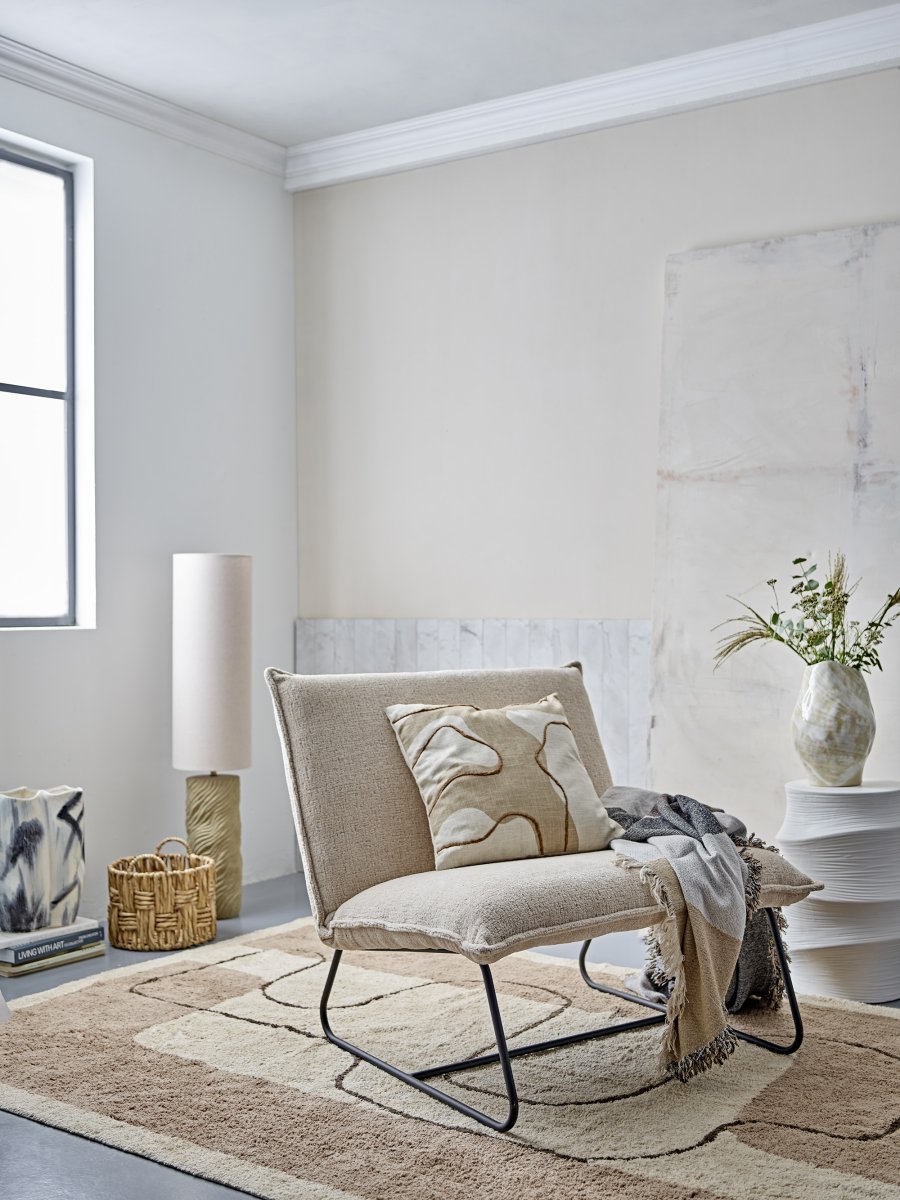 Payah Beige lampadaire De Bloomingville - Id&eacute;al pour &eacute;clairer les coins sombres et cr&eacute;er une atmosph&egrave;re chaleureuse et accueillante dans le salon, la chambre ou le couloir.