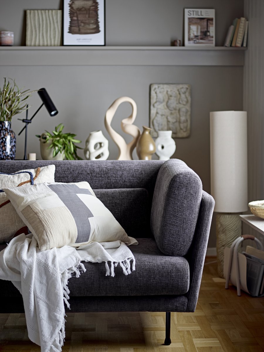 Payah Beige lampadaire De Bloomingville - Id&eacute;al pour &eacute;clairer les coins sombres et cr&eacute;er une atmosph&egrave;re chaleureuse et accueillante dans le salon, la chambre ou le couloir.