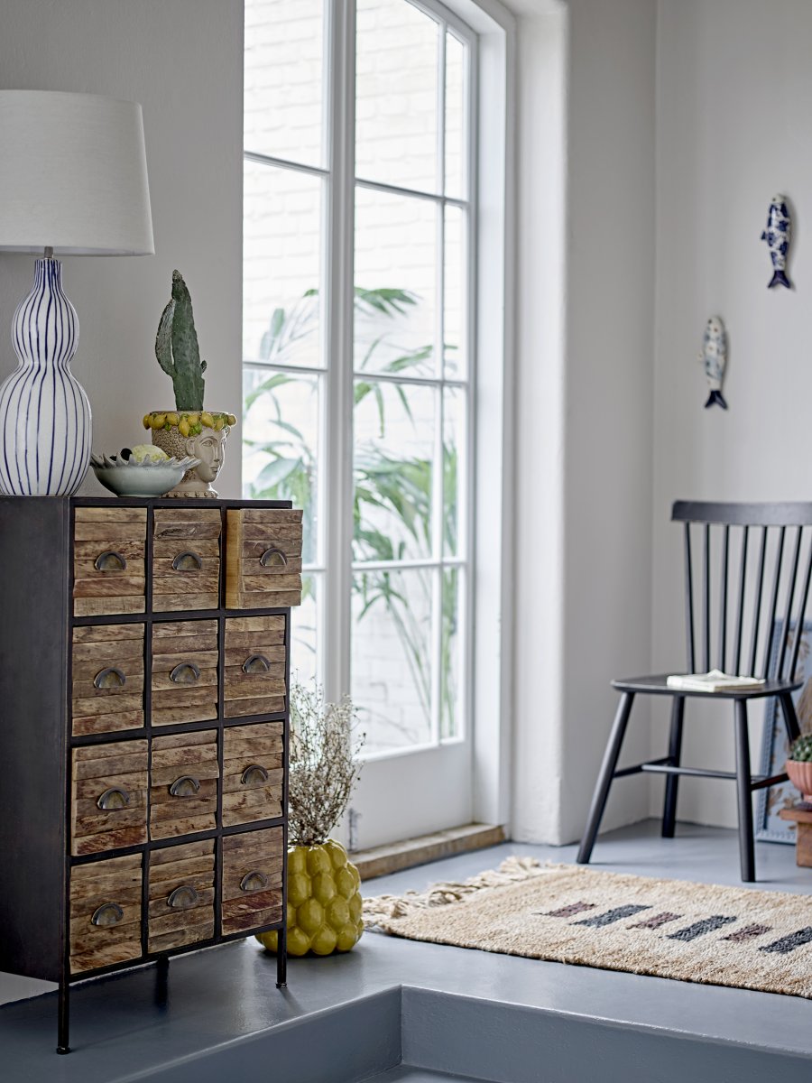 Gavisa 68cm Bleu lampe de table De Bloomingville - La lampe de table Gavisa est un &eacute;l&eacute;ment de d&eacute;coration &eacute;l&eacute;gant et unique qui apportera caract&egrave;re et style &agrave; votre int&eacute;rieur.