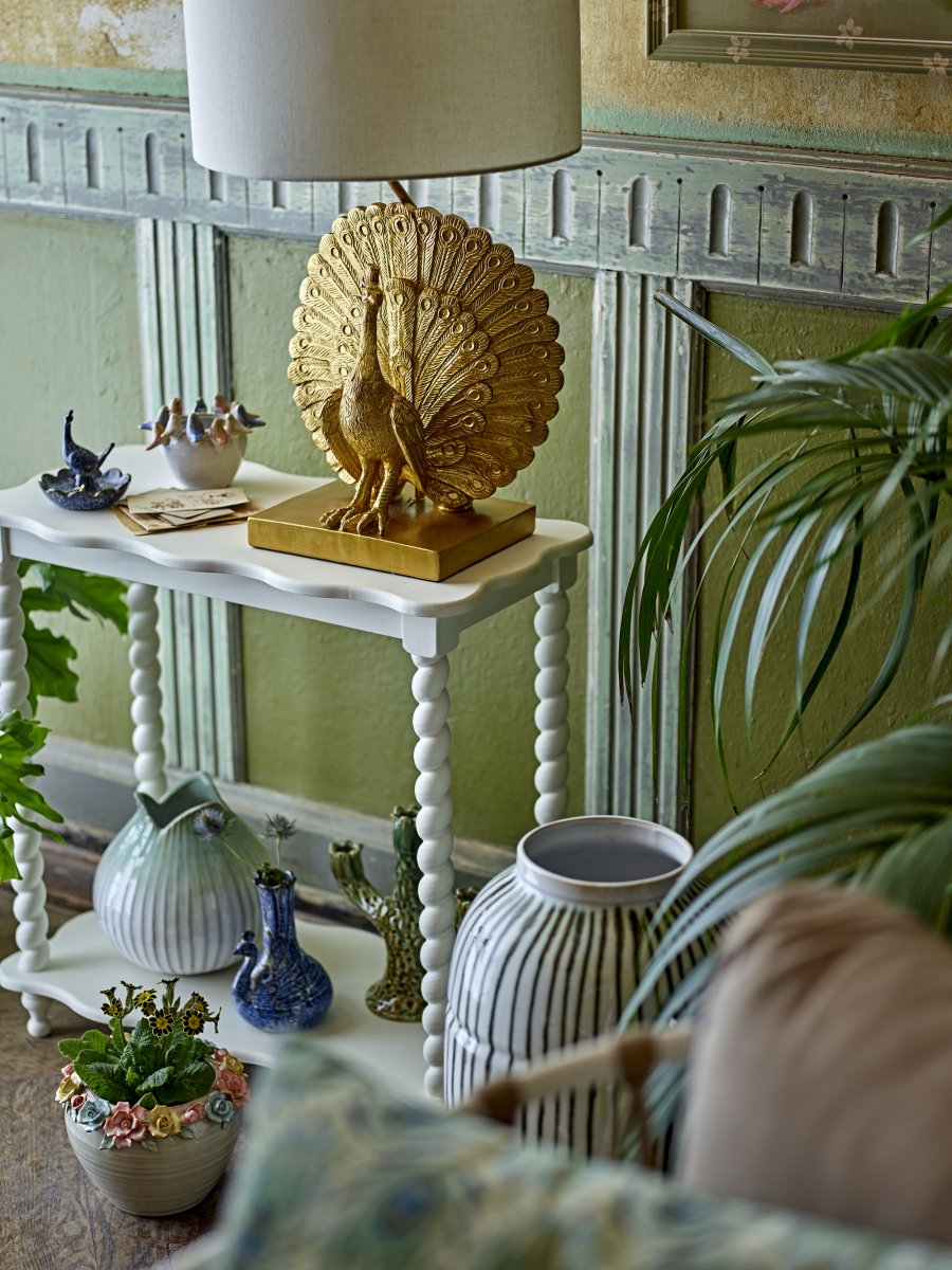 Peacock 58cm Or lampe de table De Bloomingville - La lampe de table Peacock est un luminaire d&eacute;coratif et expressif dot&eacute; d'une base sculpturale en polyr&eacute;sine, en forme de paon, avec une &eacute;l&eacute;gante finition dor&eacute;e.