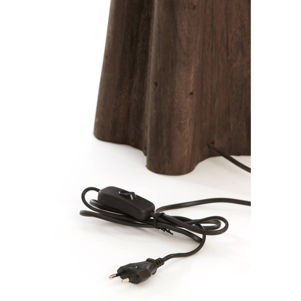 Navelli 40cm Bois pied de lampe De Light & Living - Fabriqué en bois massif avec une finition mate brun foncé, ce pied de lampe apporte une touche à la fois chaleureuse et raffinée à toute pièce.