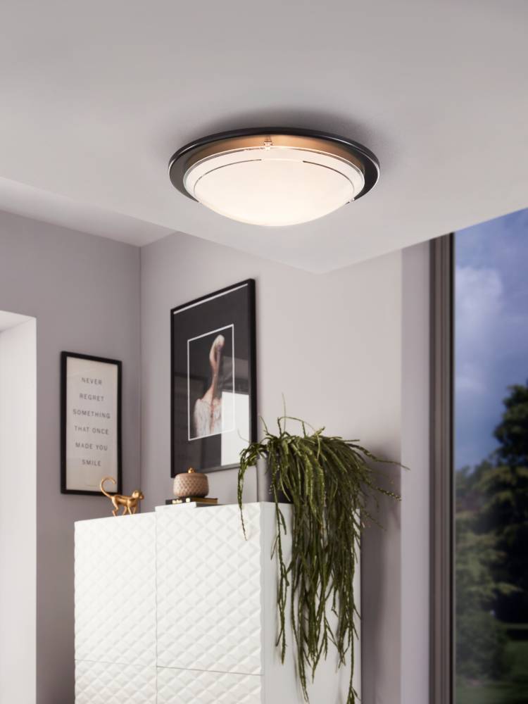 Planet Ø30 Noir plafonnier De Eglo - Son design minimaliste lui permet de s'int&eacute;grer dans n'importe quelle pi&egrave;ce et de fournir une lumi&egrave;re claire et agr&eacute;able.