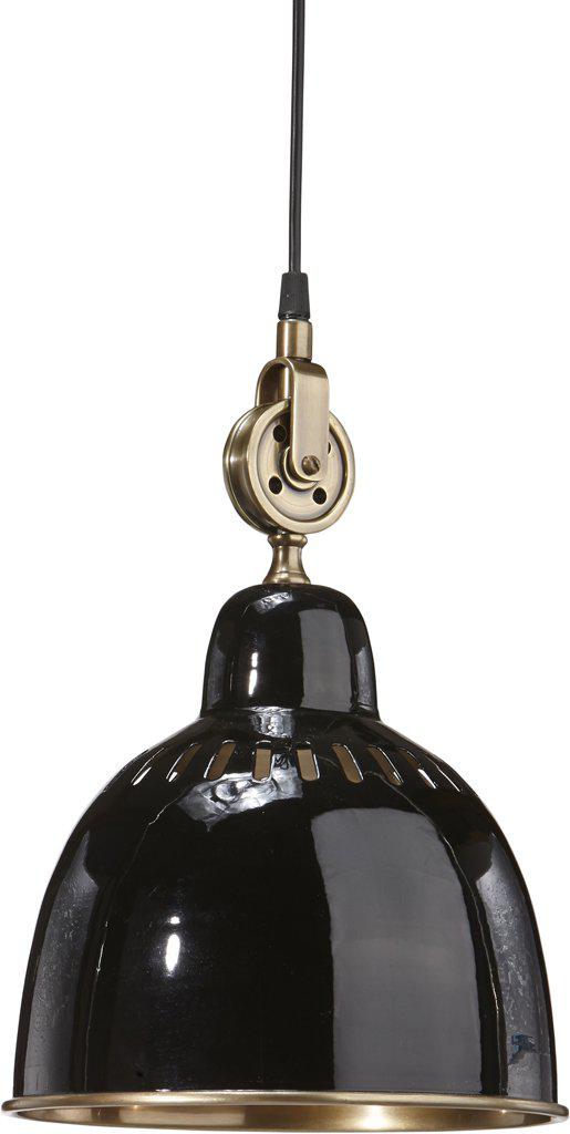 Cleveland Ø23 Noir suspension De PR Home - La lumière dirigée vers le bas crée un éclairage agréable, faisant de ce luminaire un choix idéal pour les cuisines, les salons et les fenêtres.