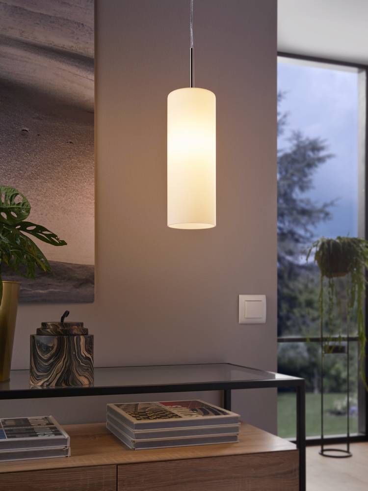 Troy Ø10 Blanc suspension De Eglo - Avec son abat-jour blanc, il émet une lumière douce et agréable, parfaite pour créer une atmosphère calme et accueillante dans la cuisine, la salle à manger ou au dessus d'une table de cuisine.
