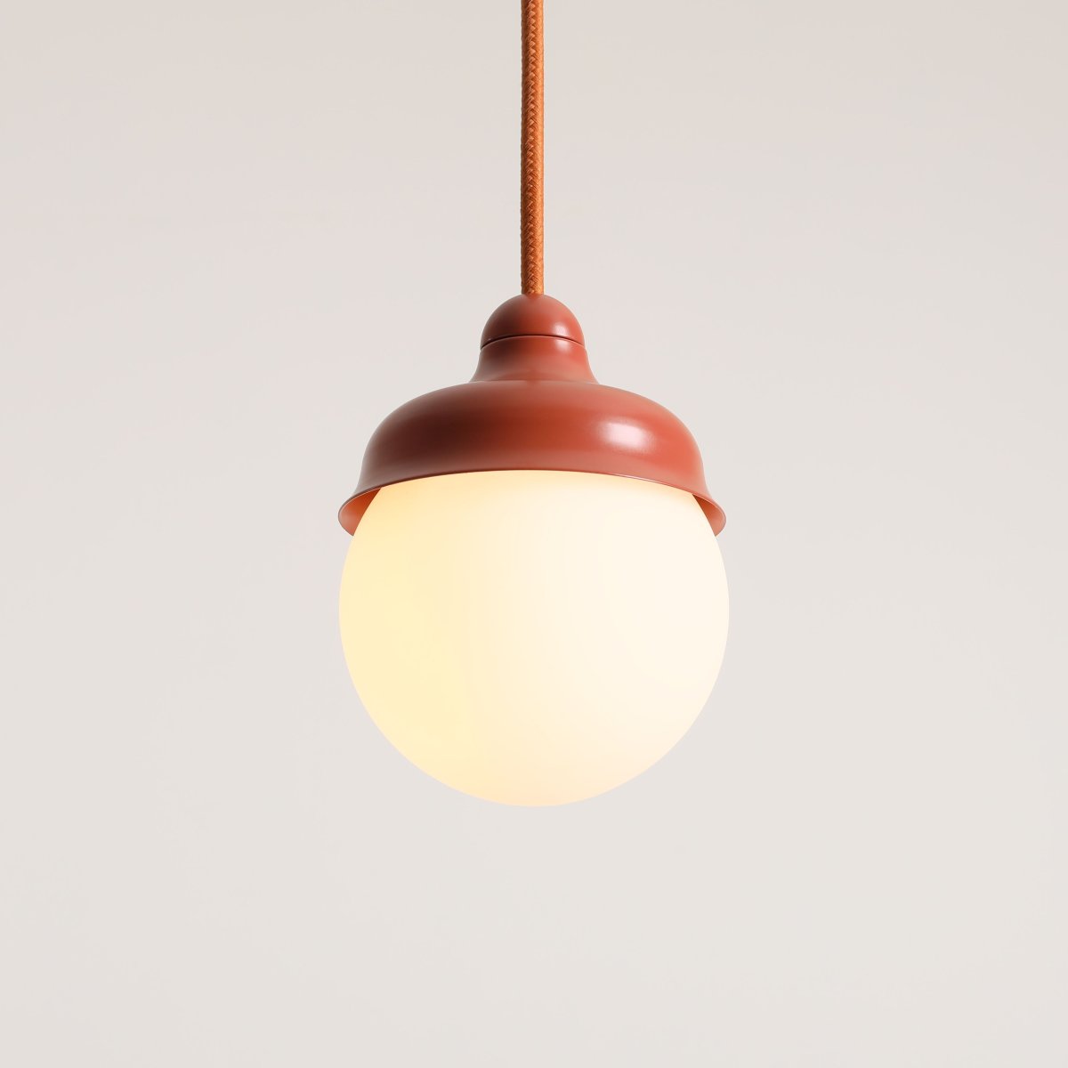 Wave Ø17 Orange suspension De Artera - Il est recommand&eacute; d'en placer plusieurs en rang&eacute;e au-dessus de la table &agrave; manger ou dans la cuisine.