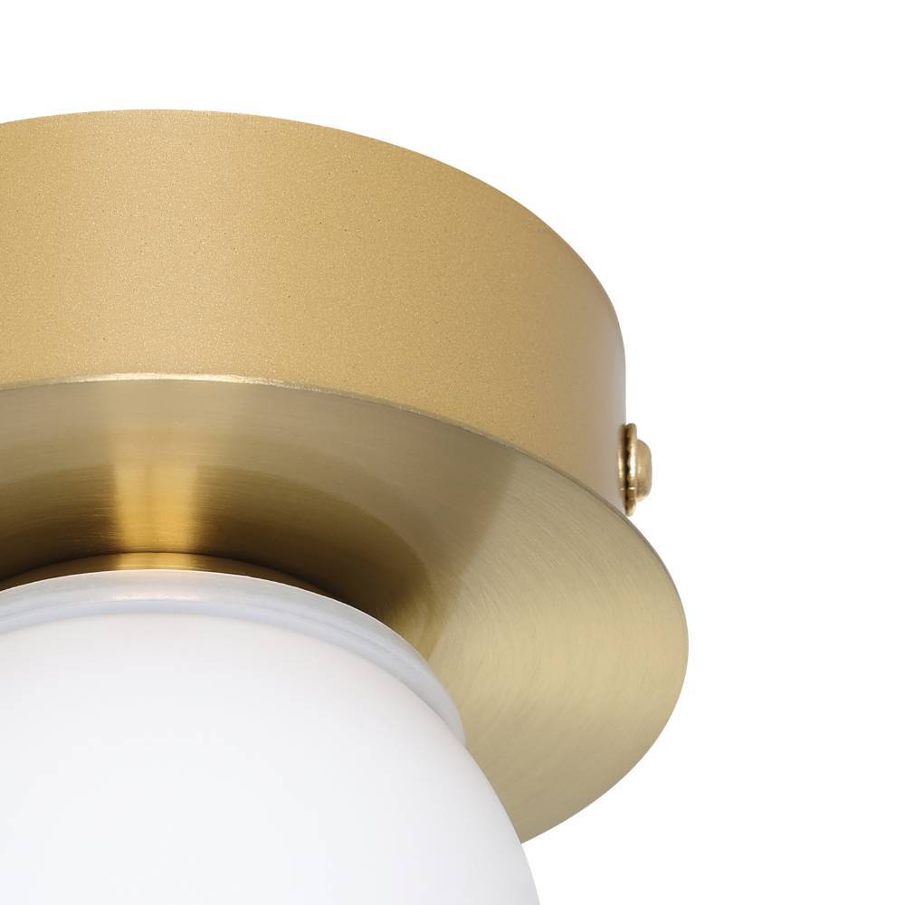 Mosiano Ø11 Or lampe de salle de bain De Eglo - Avec son abat-jour en verre doux et rond et sa base en métal doré, il crée une lumière chaleureuse et invitante, parfaite pour les petits espaces tels que les couloirs ou les salles de bains.