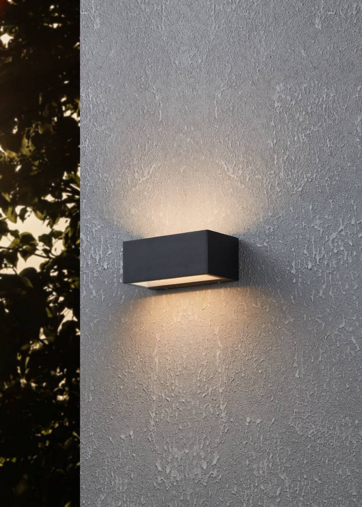 Spongano Noir lampe d’extérieur De Eglo - Grâce à l'indice de protection IP65, qui offre une protection contre les jets d'eau et la poussière, le produit est adapté à une utilisation en extérieur.