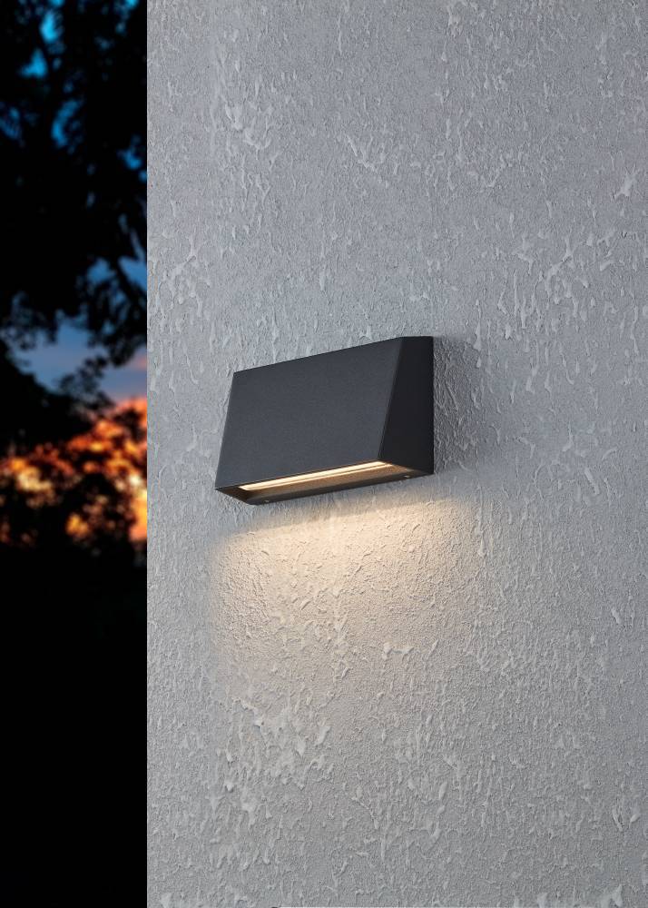 Spongano Noir lampe d’extérieur De Eglo - Grâce à l'indice de protection IP65, qui offre une protection contre les jets d'eau et la poussière, le produit est adapté à une utilisation en extérieur.