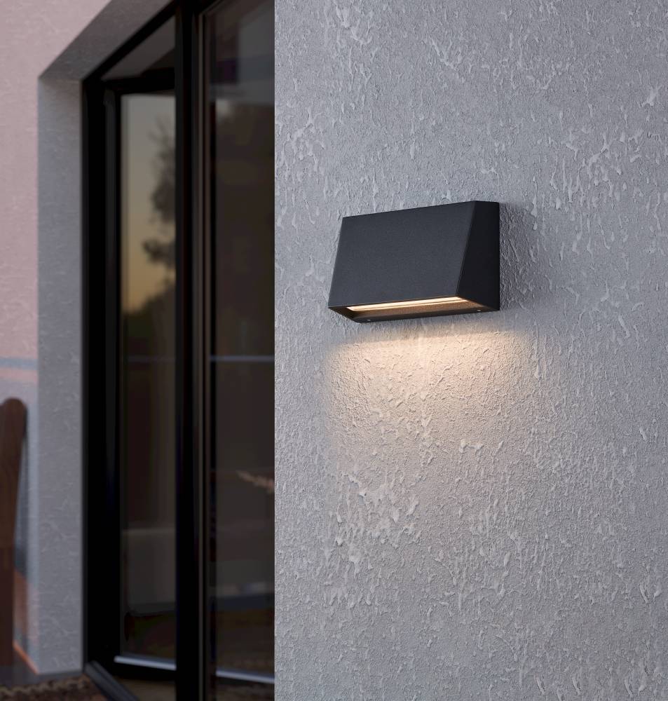 Spongano Noir lampe d’extérieur De Eglo - Grâce à l'indice de protection IP65, qui offre une protection contre les jets d'eau et la poussière, le produit est adapté à une utilisation en extérieur.
